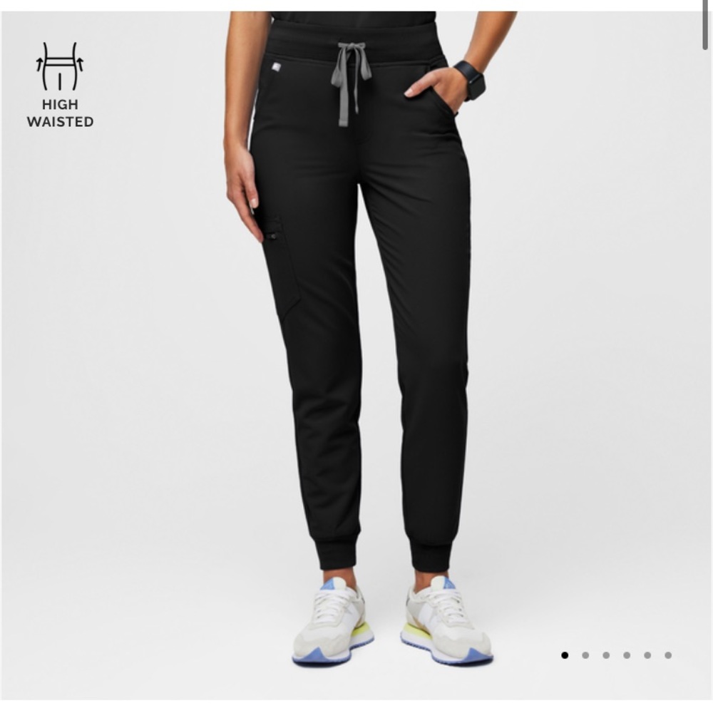 FIGS Zamora high waisted scrubs!